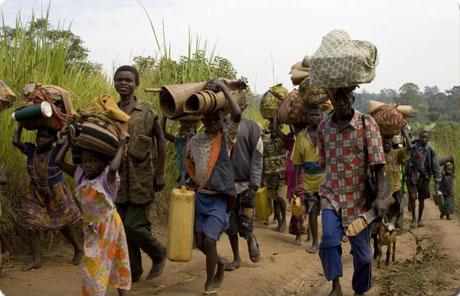 Les habitants d'un village fuyant les FDLR