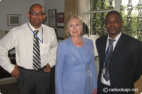 Hillary Clinton après l'interview avec Jaldeep Katwala et Jean Claude Ntumba