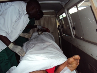 Léopold Bagnack dans une ambulance après l'accident