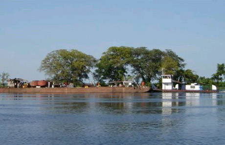 Sur le lac Maï Ndombe