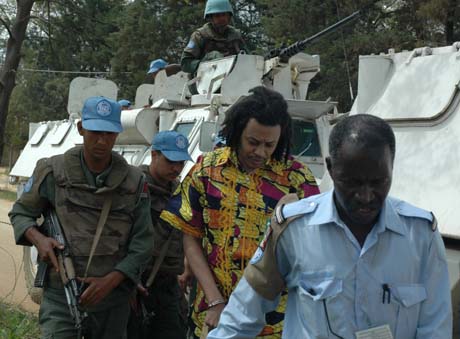 Yves Kawa escorté par la monuc