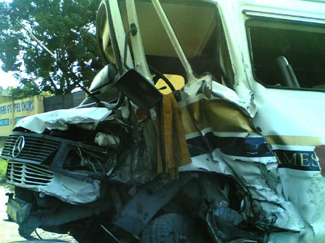 Accident mini bus